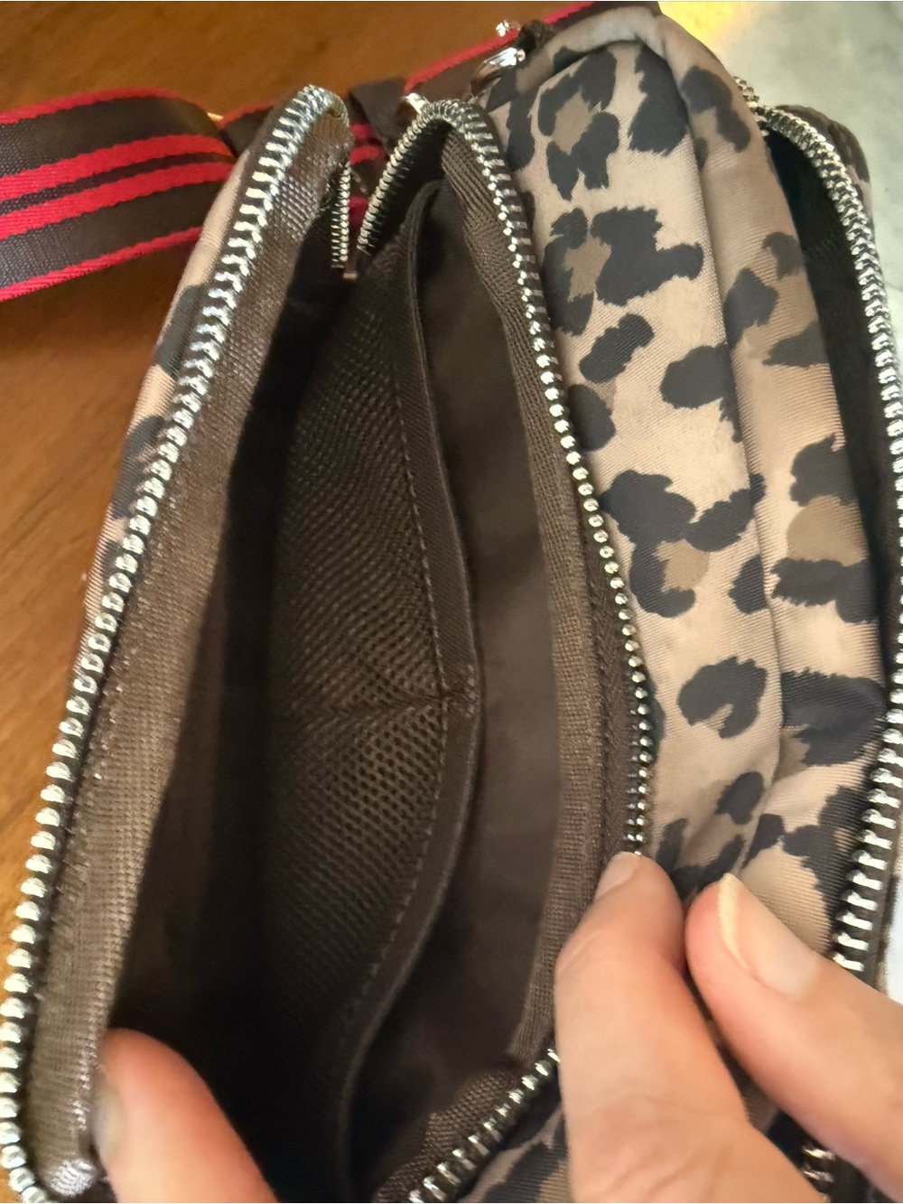 Lululemon Everywhere Crossbody 2L - leopard - Picture 6 of 10